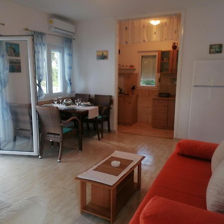 Apartman Volarevic Donji Karin Exteriör bild