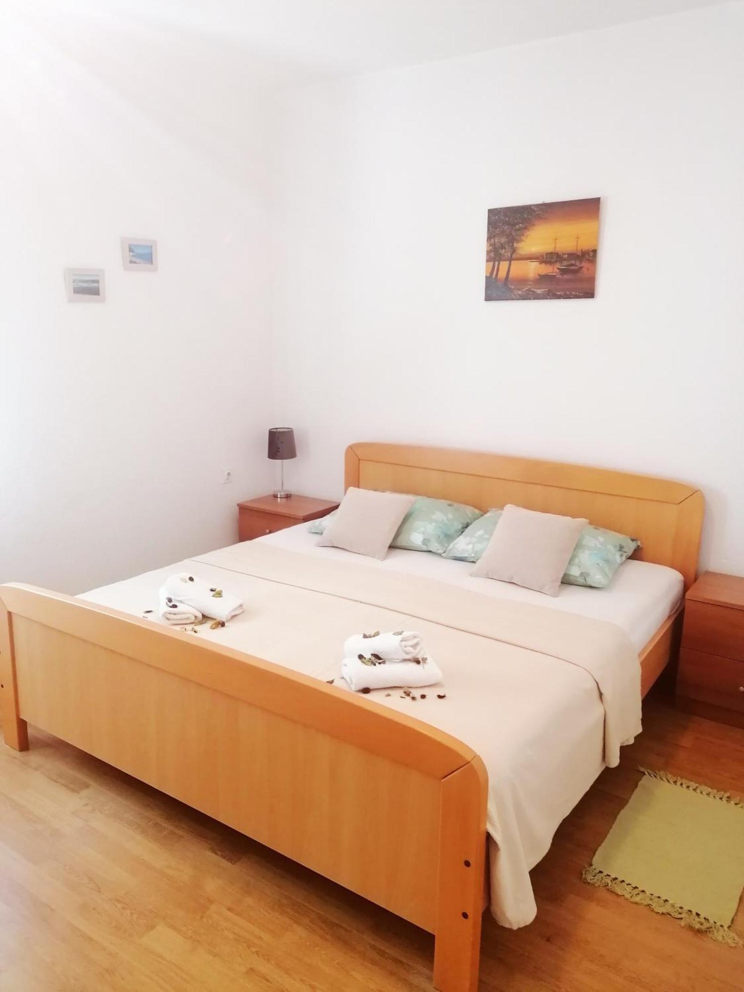 Apartman Volarevic Donji Karin Exteriör bild