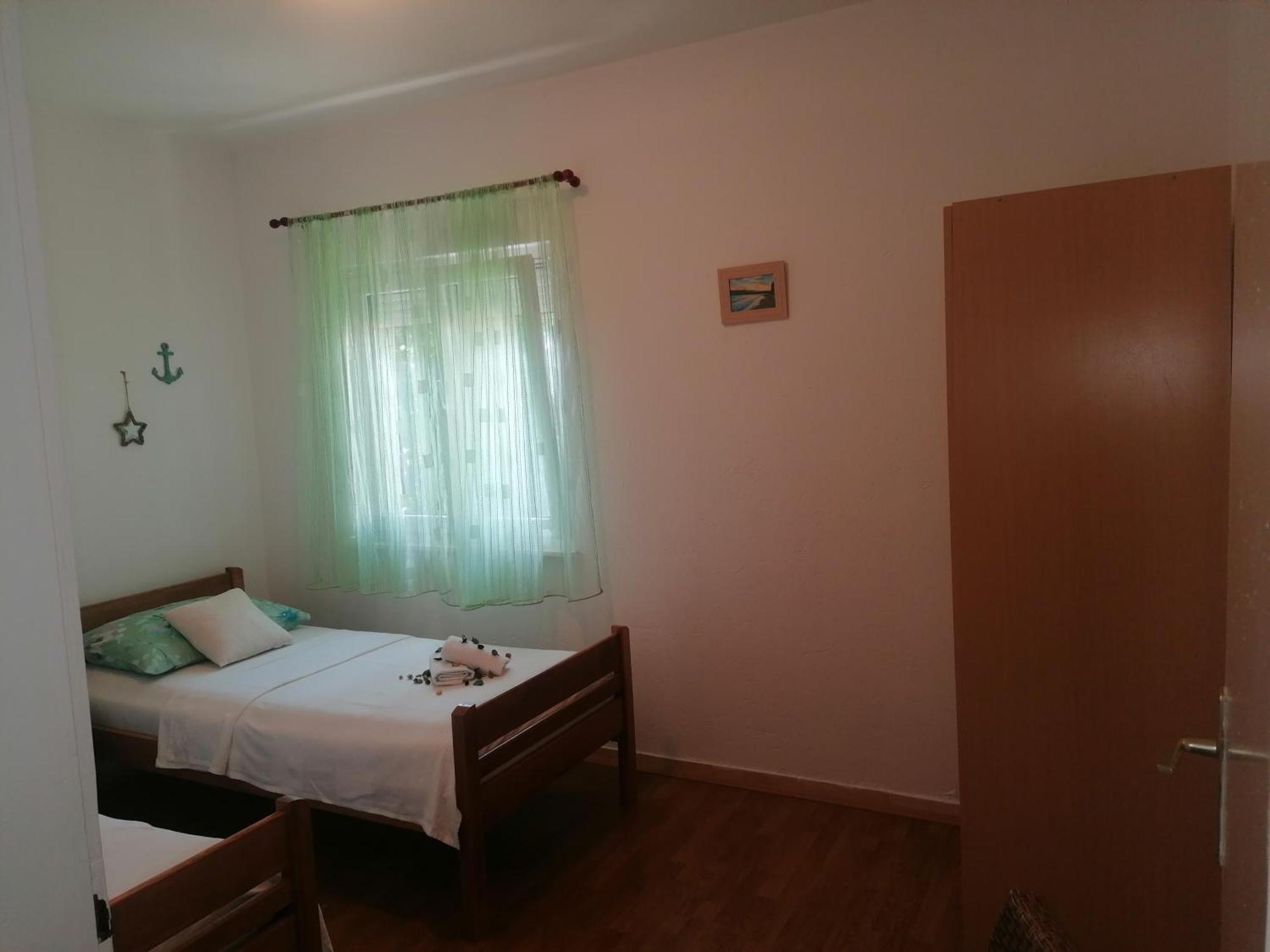 Apartman Volarevic Donji Karin Exteriör bild