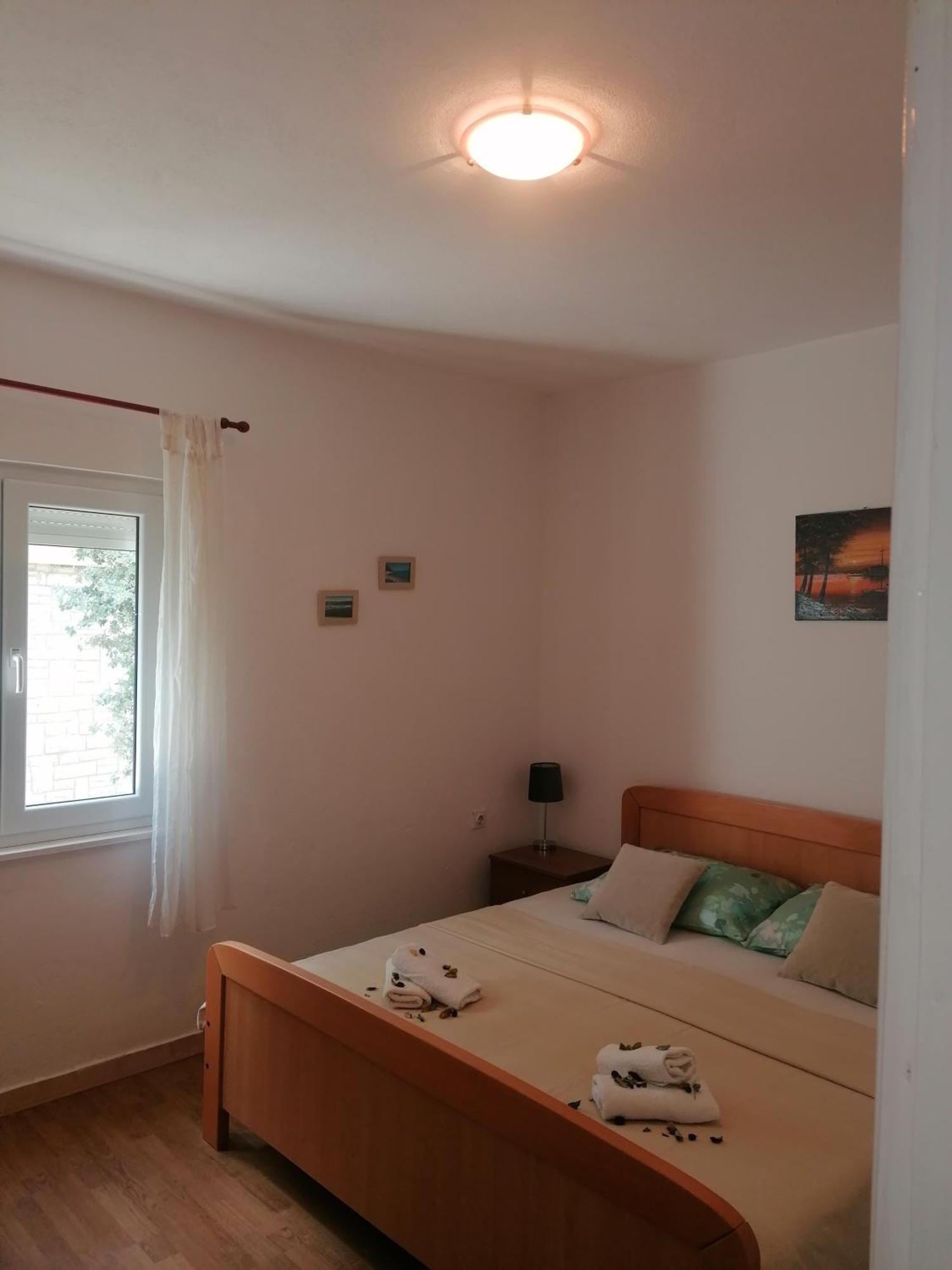 Apartman Volarevic Donji Karin Exteriör bild